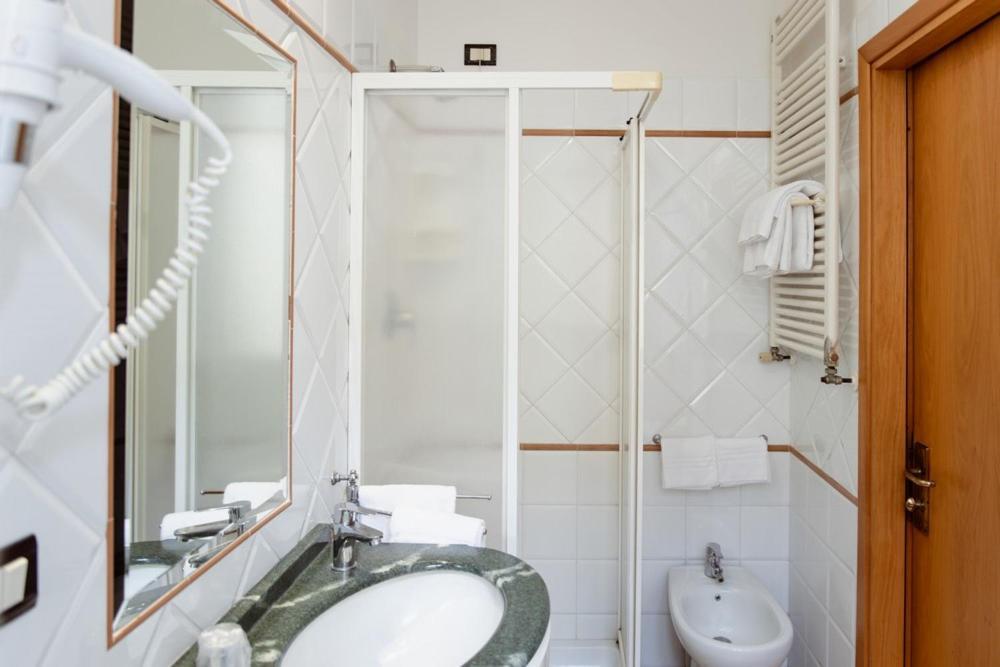 Hotel Rossi Манчіано Екстер'єр фото