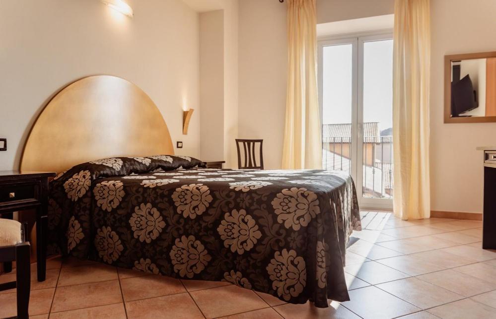 Hotel Rossi Манчіано Екстер'єр фото