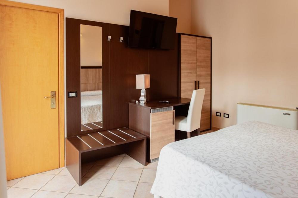 Hotel Rossi Манчіано Екстер'єр фото