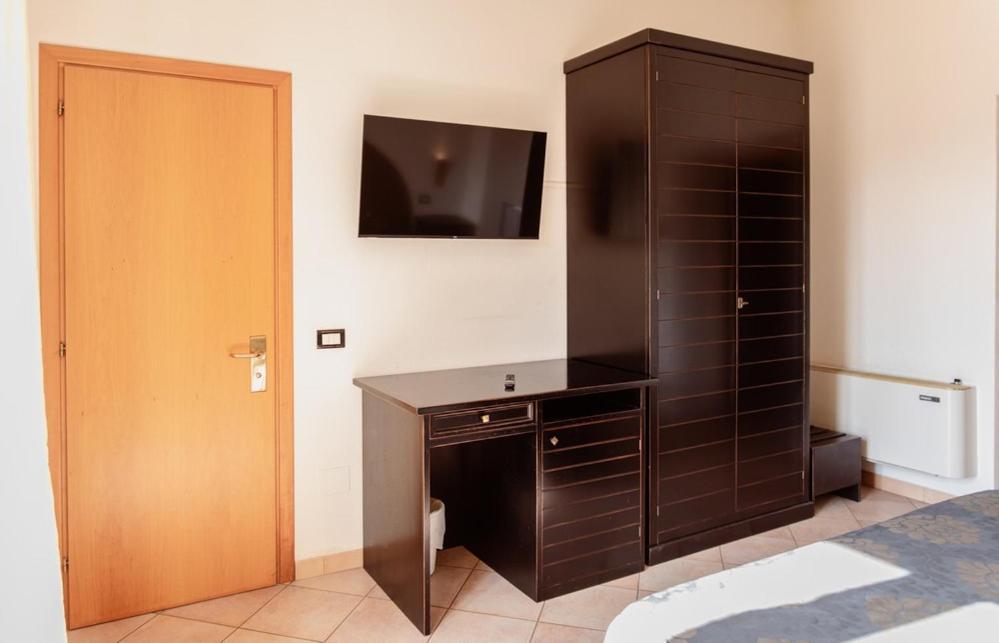 Hotel Rossi Манчіано Екстер'єр фото