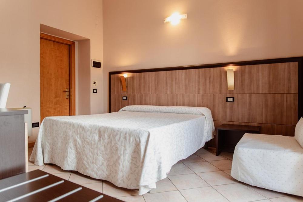 Hotel Rossi Манчіано Екстер'єр фото