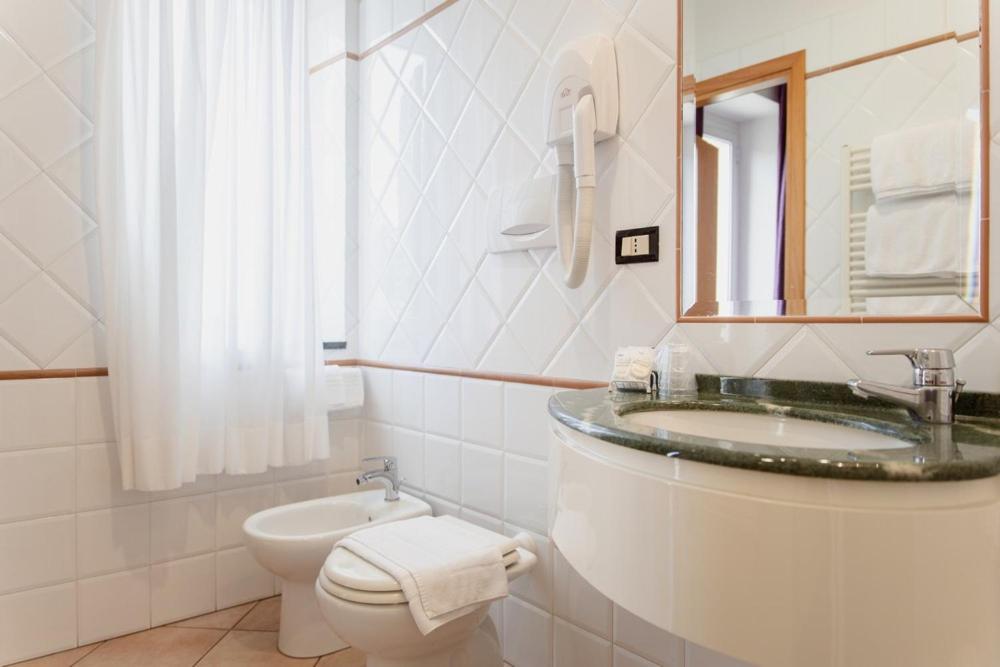 Hotel Rossi Манчіано Екстер'єр фото