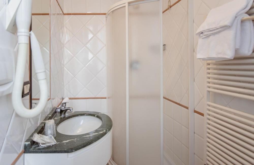 Hotel Rossi Манчіано Екстер'єр фото
